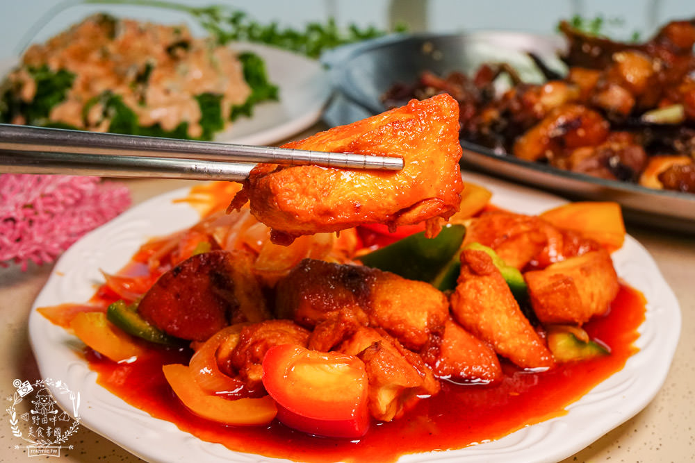 台南關子嶺甕仔雞推薦[仙嶺甕缸雞]每天現宰溫體雞肥美出爐!烤雞包覆滿滿的蒜頭與茄苳葉?