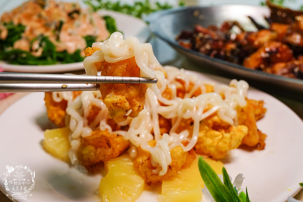 台南關子嶺甕仔雞推薦[仙嶺甕缸雞]每天現宰溫體雞肥美出爐!烤雞包覆滿滿的蒜頭與茄苳葉?