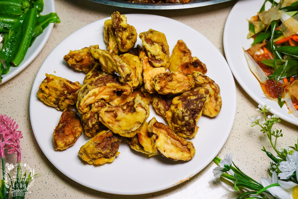 台南關子嶺甕仔雞推薦[仙嶺甕缸雞]每天現宰溫體雞肥美出爐!烤雞包覆滿滿的蒜頭與茄苳葉?