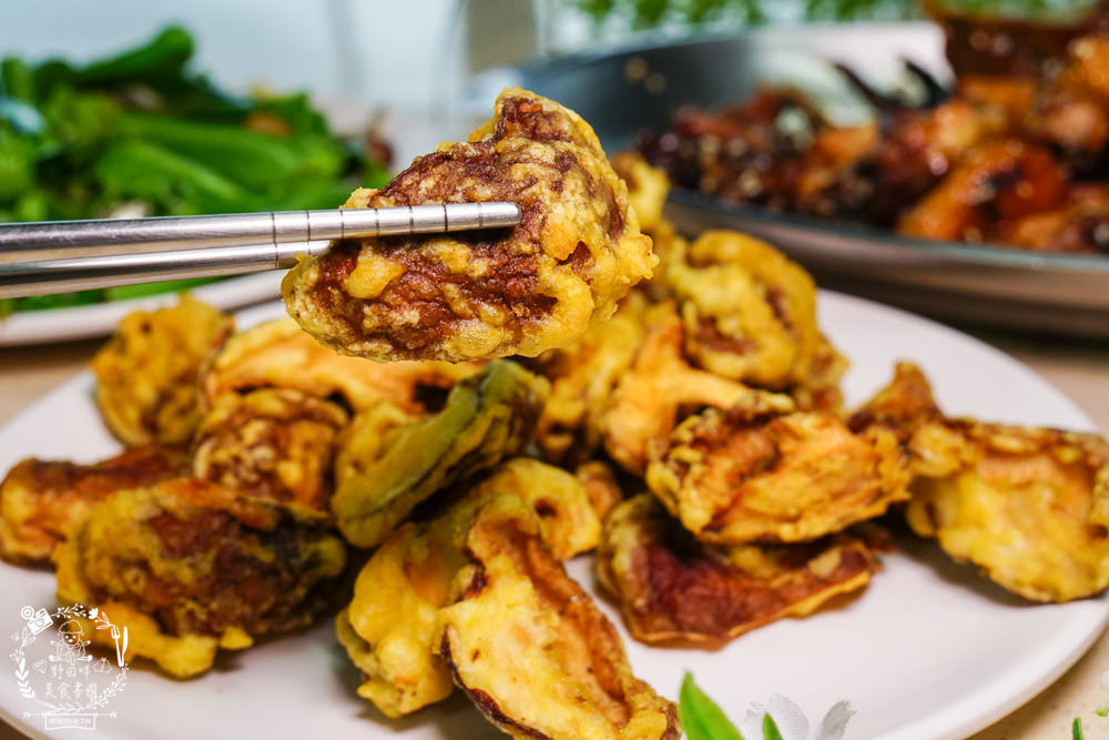 台南關子嶺甕仔雞推薦[仙嶺甕缸雞]每天現宰溫體雞肥美出爐!烤雞包覆滿滿的蒜頭與茄苳葉?