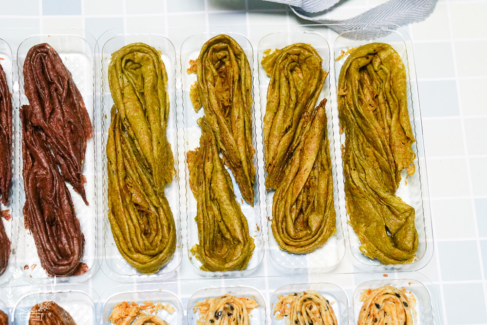 高雄禮盒推薦[似錦堂手工蛋捲]台中來的人氣兔耳朵手工蛋捲!居然有兔耳北海道霜淇淋?假日可能提早完售?