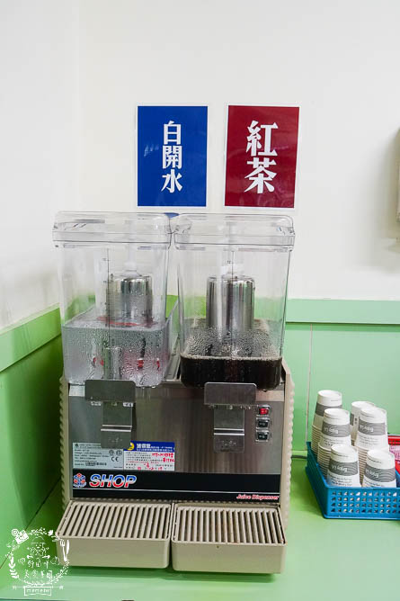 高雄[佑佑鍋燒麵]超人氣必吃鍋燒麵!鮭魚炒飯也是必吃經典!新推出的麻辣湯頭香辣順口