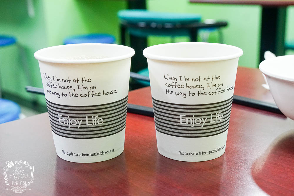 高雄[佑佑鍋燒麵]超人氣必吃鍋燒麵!鮭魚炒飯也是必吃經典!新推出的麻辣湯頭香辣順口