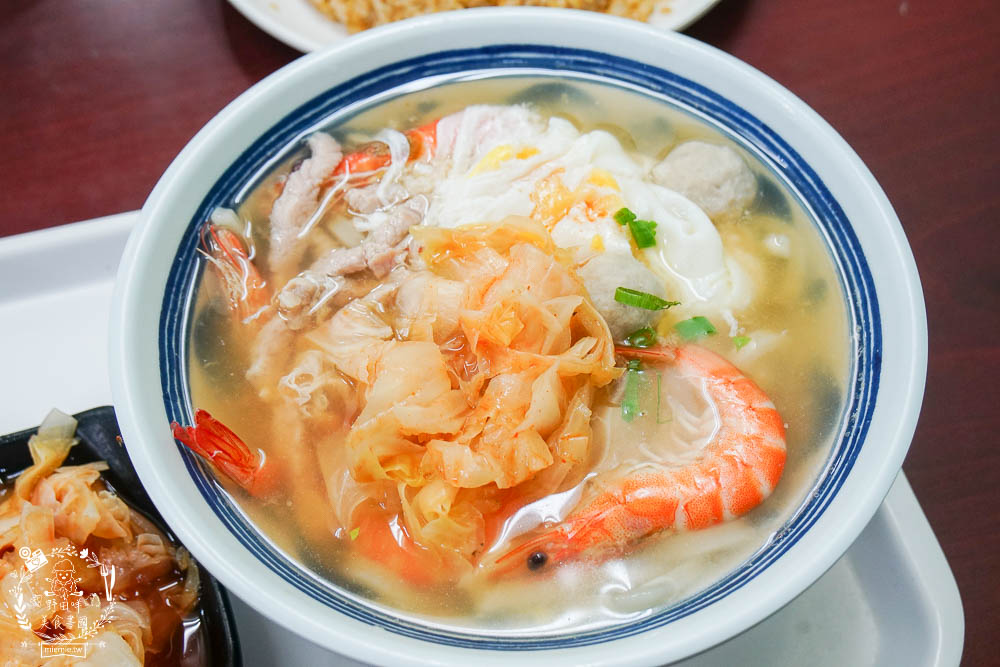 高雄[佑佑鍋燒麵]超人氣必吃鍋燒麵!鮭魚炒飯也是必吃經典!新推出的麻辣湯頭香辣順口