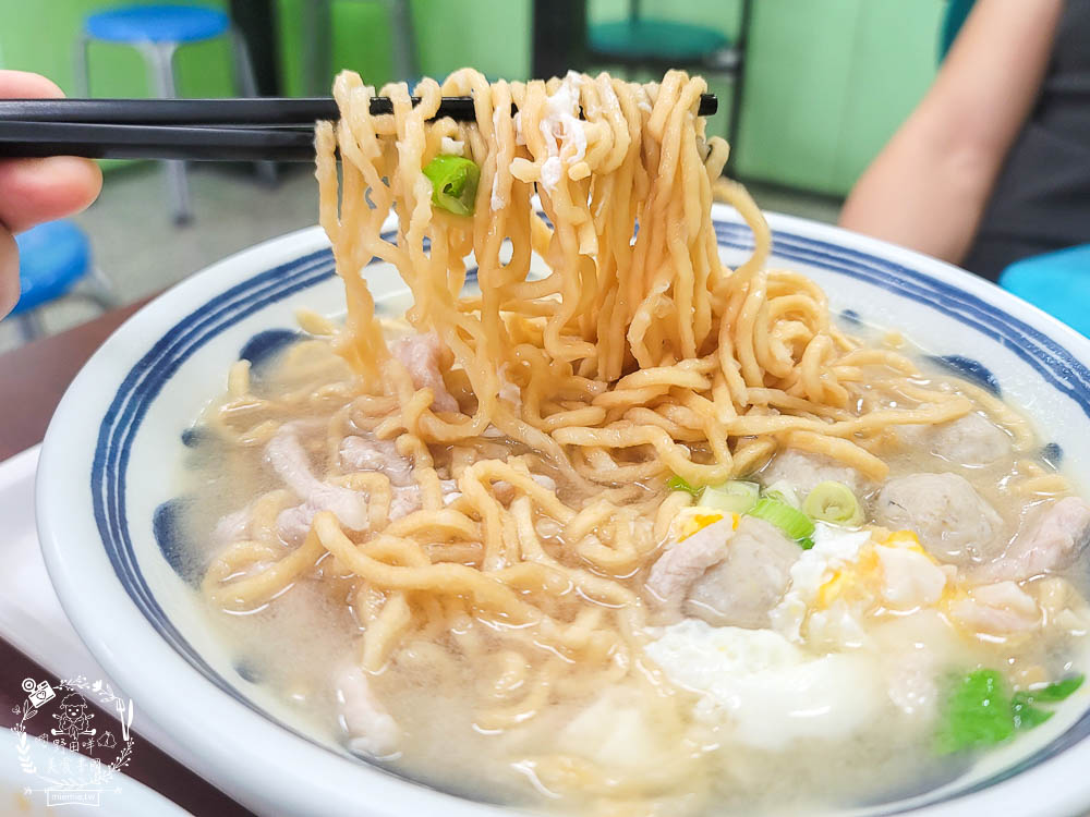 高雄[佑佑鍋燒麵]超人氣必吃鍋燒麵!鮭魚炒飯也是必吃經典!新推出的麻辣湯頭香辣順口