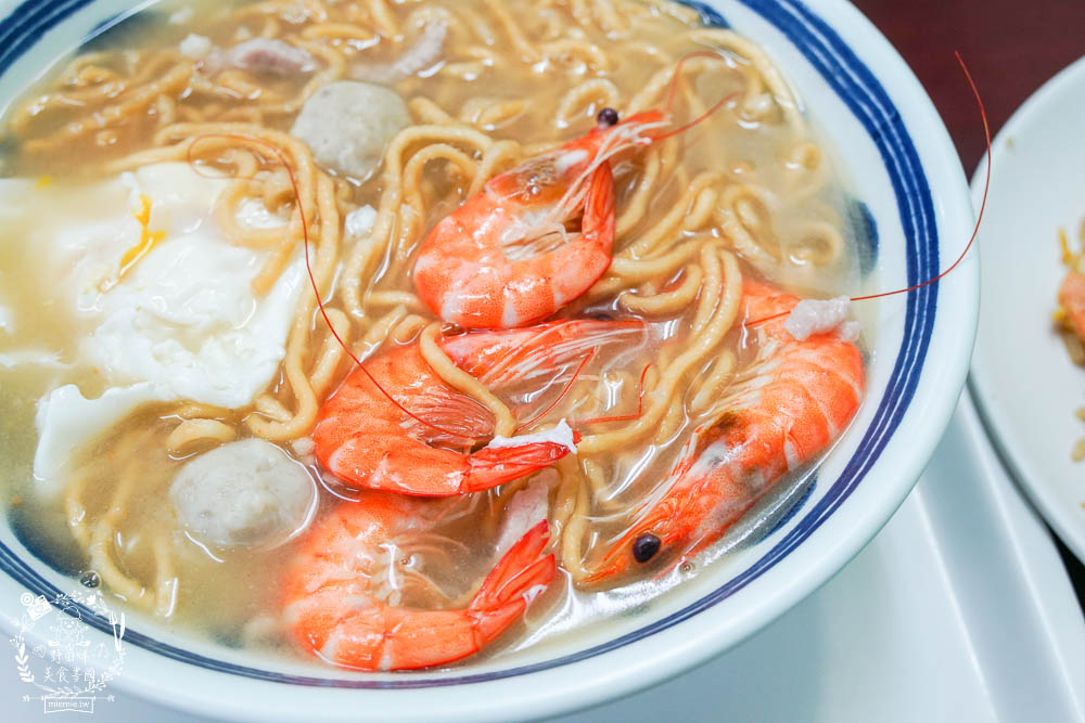 高雄[佑佑鍋燒麵]超人氣必吃鍋燒麵!鮭魚炒飯也是必吃經典!新推出的麻辣湯頭香辣順口