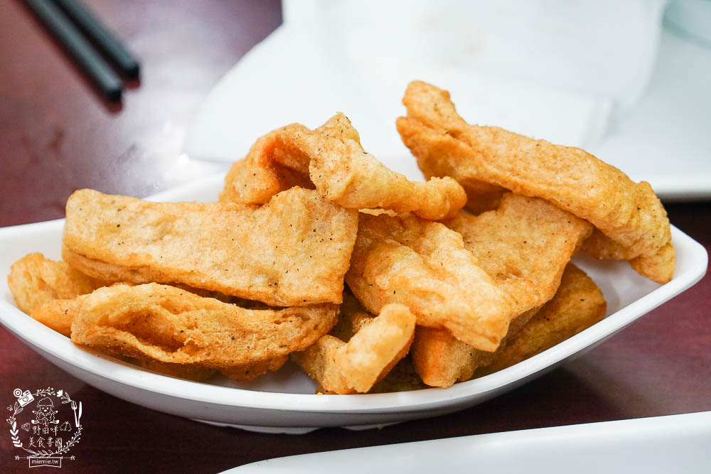 高雄[佑佑鍋燒麵]超人氣必吃鍋燒麵!鮭魚炒飯也是必吃經典!新推出的麻辣湯頭香辣順口