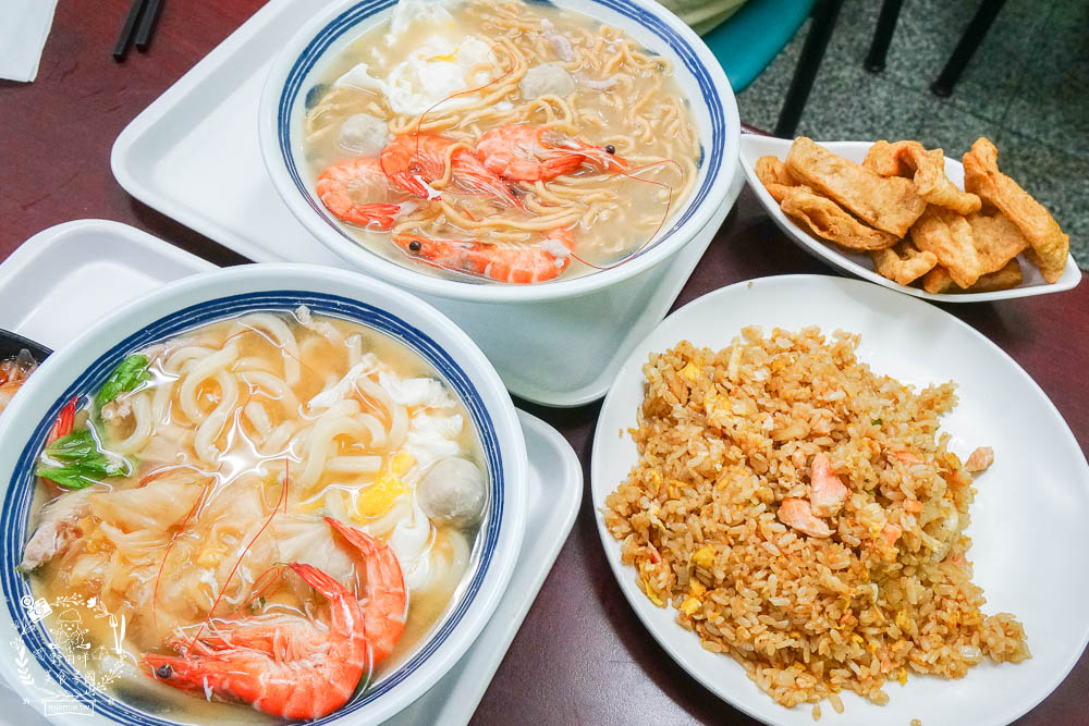 高雄[佑佑鍋燒麵]超人氣必吃鍋燒麵!鮭魚炒飯也是必吃經典!新推出的麻辣湯頭香辣順口