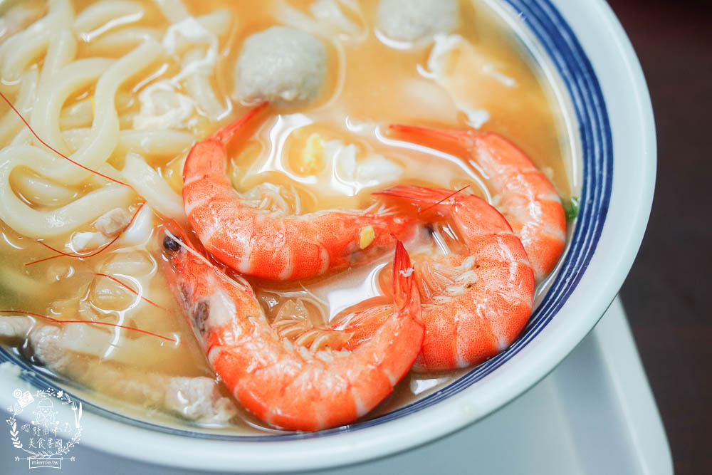 高雄[佑佑鍋燒麵]超人氣必吃鍋燒麵!鮭魚炒飯也是必吃經典!新推出的麻辣湯頭香辣順口