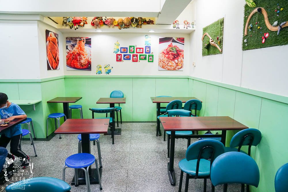 高雄[佑佑鍋燒麵]超人氣必吃鍋燒麵!鮭魚炒飯也是必吃經典!新推出的麻辣湯頭香辣順口