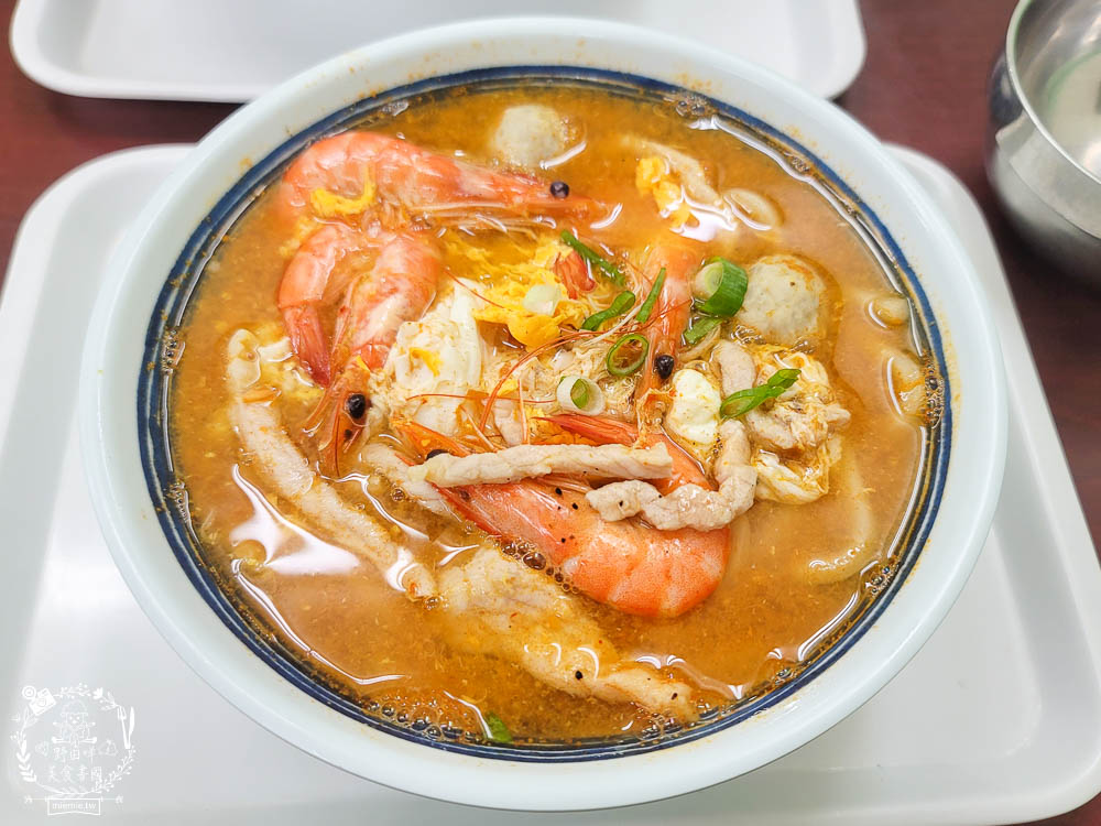 高雄[佑佑鍋燒麵]超人氣必吃鍋燒麵!鮭魚炒飯也是必吃經典!新推出的麻辣湯頭香辣順口