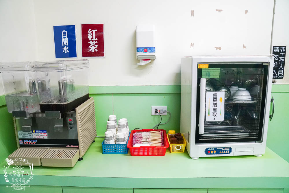 高雄[佑佑鍋燒麵]超人氣必吃鍋燒麵!鮭魚炒飯也是必吃經典!新推出的麻辣湯頭香辣順口