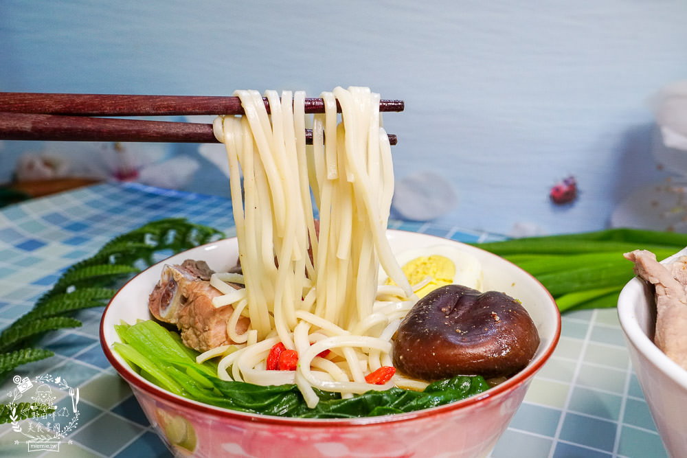 [余仁生肉骨茶湯拌麵]超好料理的肉骨茶麵!14種辛香料與中藥草本食材精華融合的肉骨茶醬包!