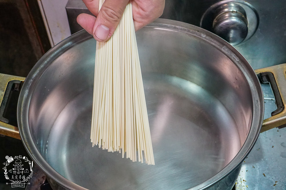 [余仁生肉骨茶湯拌麵]超好料理的肉骨茶麵!14種辛香料與中藥草本食材精華融合的肉骨茶醬包!