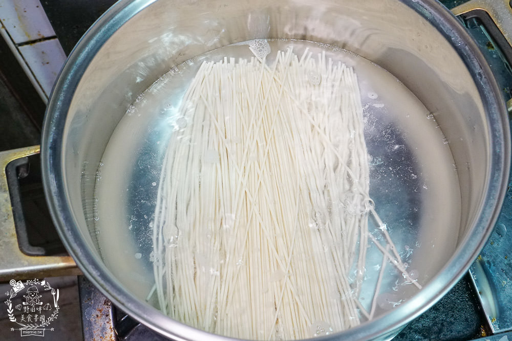 [余仁生肉骨茶湯拌麵]超好料理的肉骨茶麵!14種辛香料與中藥草本食材精華融合的肉骨茶醬包!