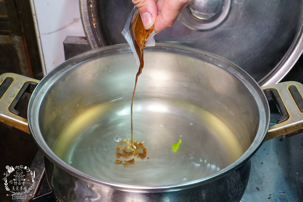 [余仁生肉骨茶湯拌麵]超好料理的肉骨茶麵!14種辛香料與中藥草本食材精華融合的肉骨茶醬包!