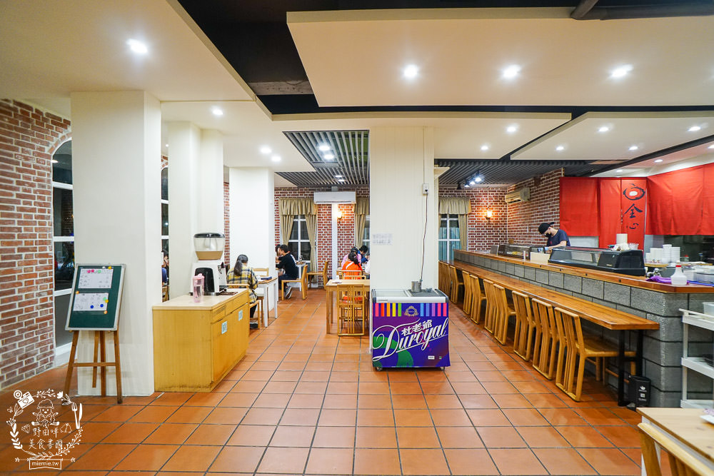 高雄[全心丼飯]CP值爆高的精緻海鮮丼飯!飲料跟冰淇淋無限享用!歐風裝潢超典雅華麗~