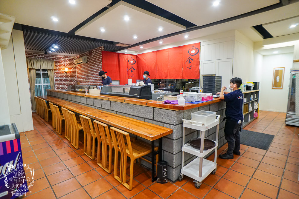 高雄[全心丼飯]CP值爆高的精緻海鮮丼飯!飲料跟冰淇淋無限享用!歐風裝潢超典雅華麗~