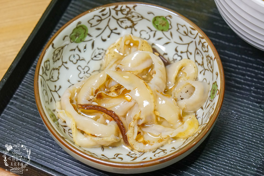 高雄[全心丼飯]CP值爆高的精緻海鮮丼飯!飲料跟冰淇淋無限享用!歐風裝潢超典雅華麗~