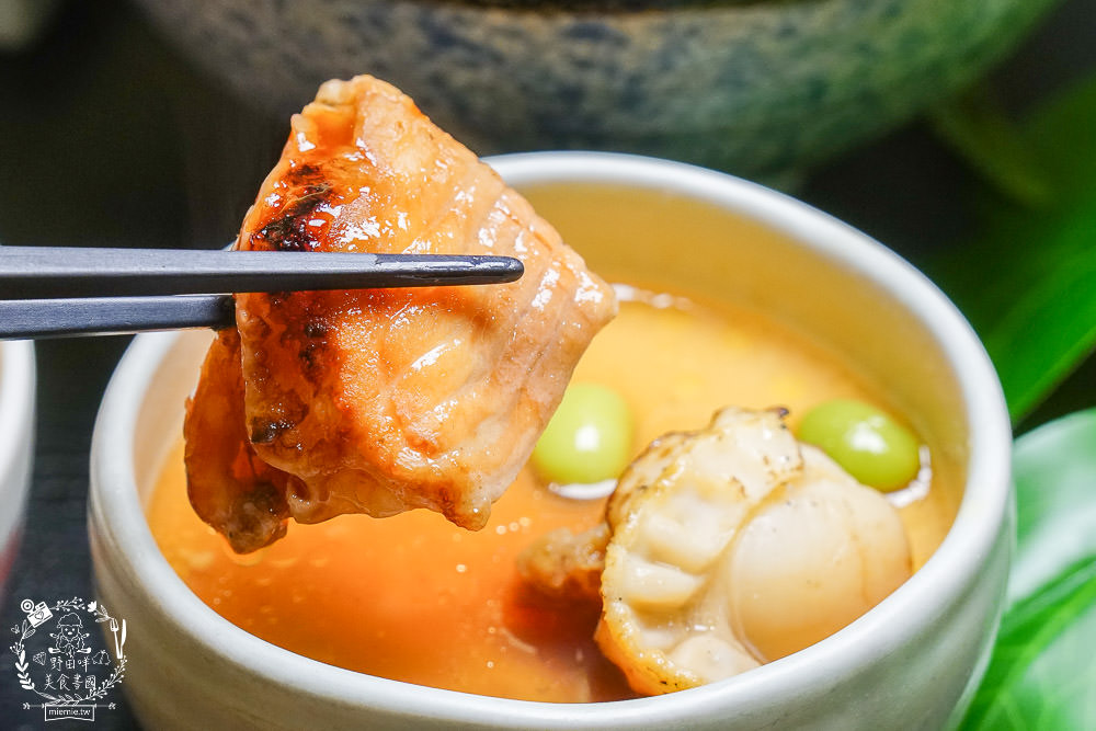 高雄[全心丼飯]CP值爆高的精緻海鮮丼飯!飲料跟冰淇淋無限享用!歐風裝潢超典雅華麗~