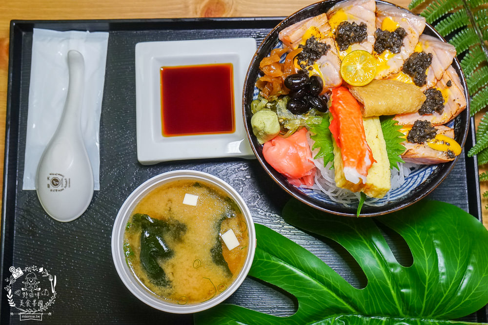 高雄[全心丼飯]CP值爆高的精緻海鮮丼飯!飲料跟冰淇淋無限享用!歐風裝潢超典雅華麗~