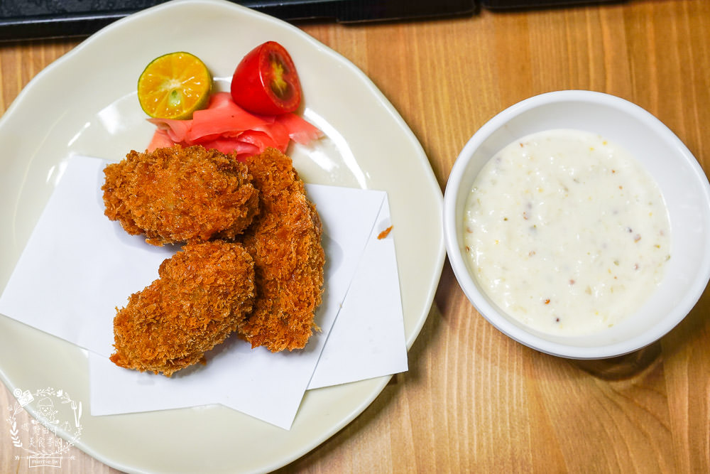 高雄[全心丼飯]CP值爆高的精緻海鮮丼飯!飲料跟冰淇淋無限享用!歐風裝潢超典雅華麗~