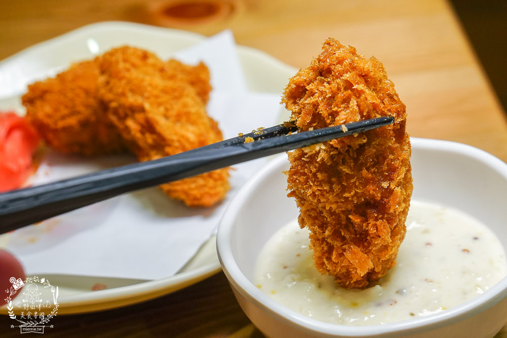 高雄[全心丼飯]CP值爆高的精緻海鮮丼飯!飲料跟冰淇淋無限享用!歐風裝潢超典雅華麗~
