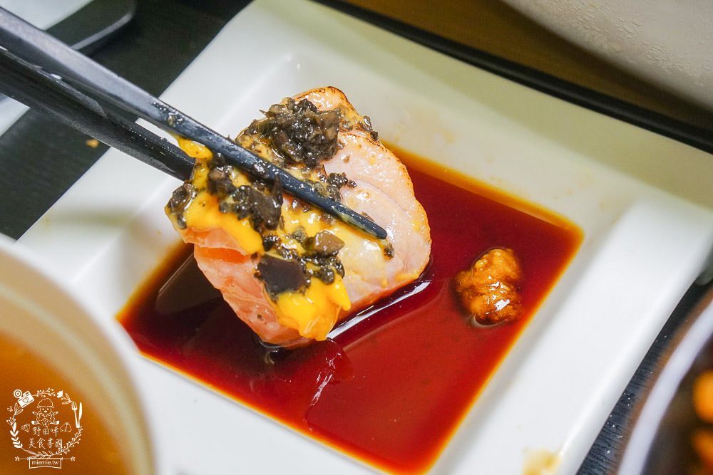 高雄[全心丼飯]CP值爆高的精緻海鮮丼飯!飲料跟冰淇淋無限享用!歐風裝潢超典雅華麗~