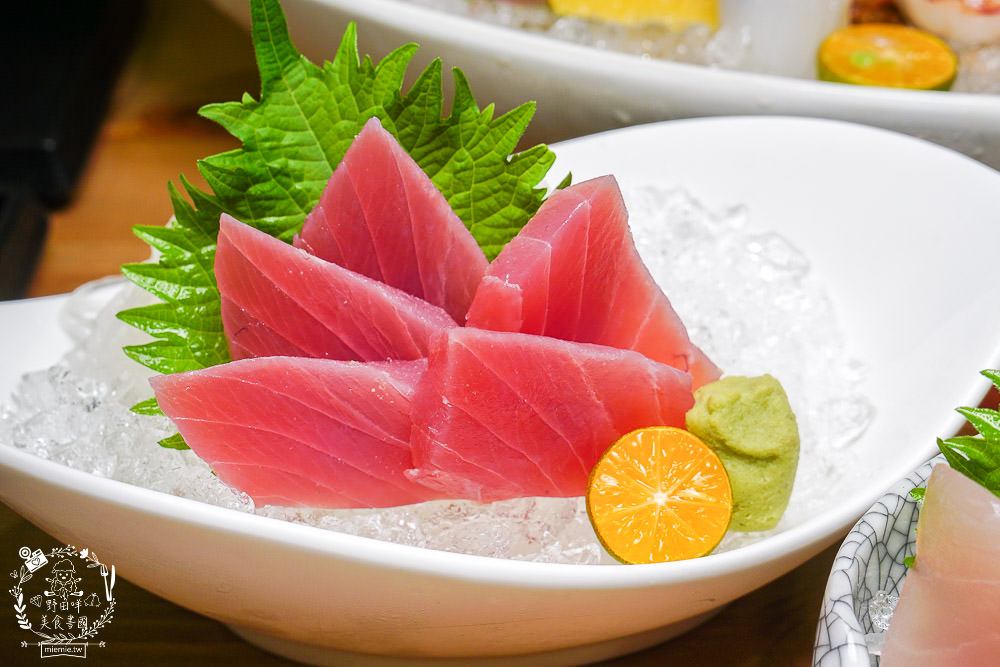 高雄[全心丼飯]CP值爆高的精緻海鮮丼飯!飲料跟冰淇淋無限享用!歐風裝潢超典雅華麗~