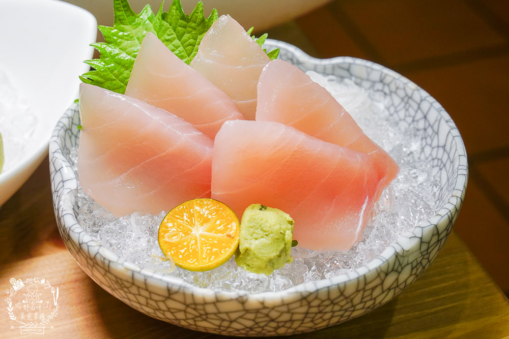 高雄[全心丼飯]CP值爆高的精緻海鮮丼飯!飲料跟冰淇淋無限享用!歐風裝潢超典雅華麗~