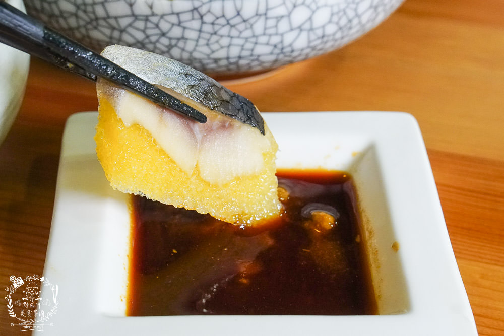 高雄[全心丼飯]CP值爆高的精緻海鮮丼飯!飲料跟冰淇淋無限享用!歐風裝潢超典雅華麗~