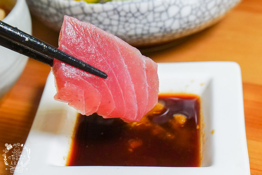 高雄[全心丼飯]CP值爆高的精緻海鮮丼飯!飲料跟冰淇淋無限享用!歐風裝潢超典雅華麗~