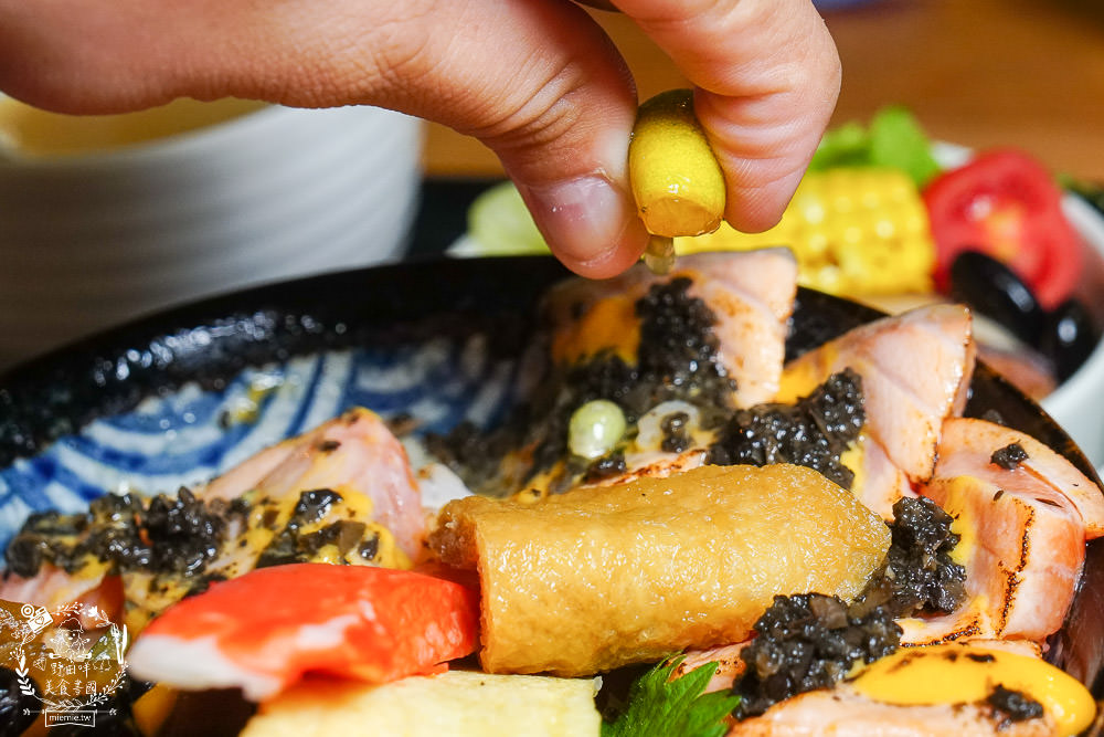 高雄[全心丼飯]CP值爆高的精緻海鮮丼飯!飲料跟冰淇淋無限享用!歐風裝潢超典雅華麗~