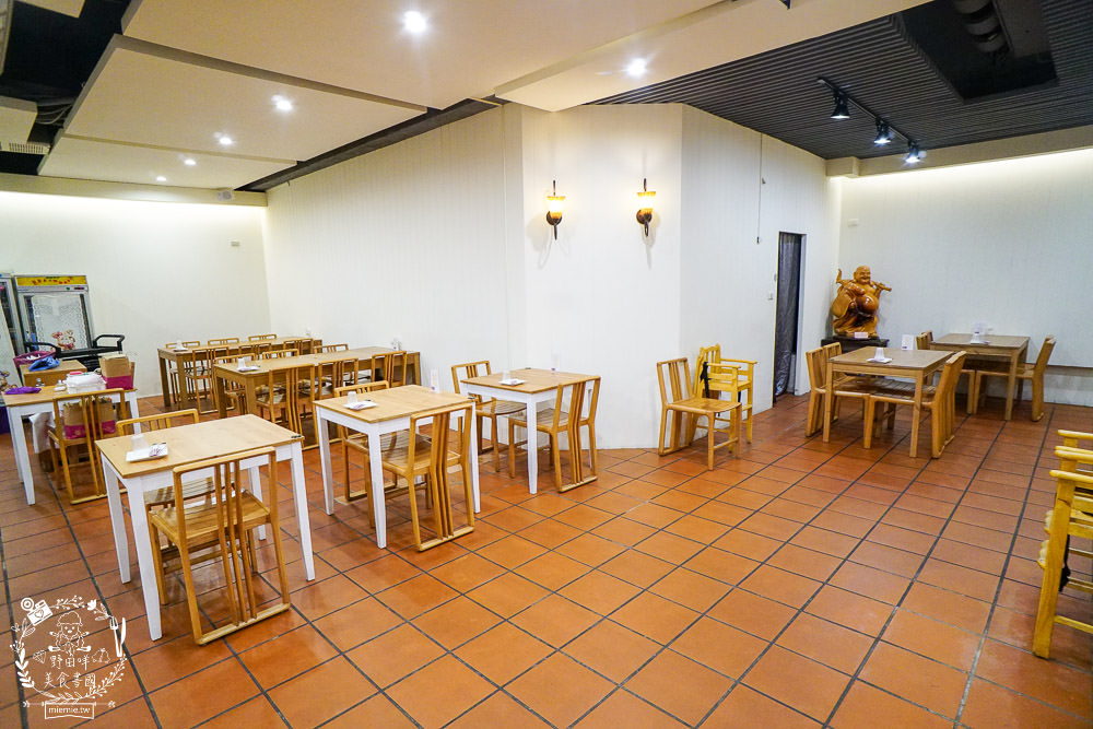 高雄[全心丼飯]CP值爆高的精緻海鮮丼飯!飲料跟冰淇淋無限享用!歐風裝潢超典雅華麗~