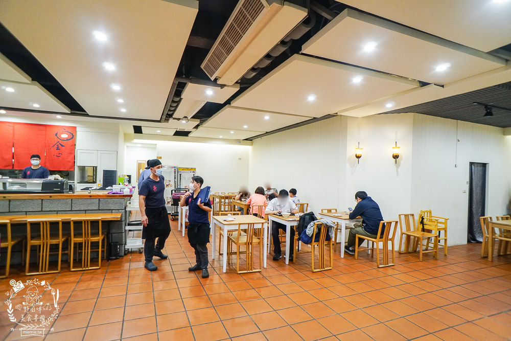 高雄[全心丼飯]CP值爆高的精緻海鮮丼飯!飲料跟冰淇淋無限享用!歐風裝潢超典雅華麗~