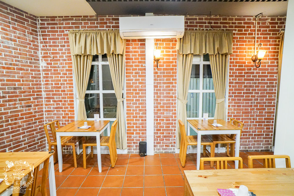 高雄[全心丼飯]CP值爆高的精緻海鮮丼飯!飲料跟冰淇淋無限享用!歐風裝潢超典雅華麗~