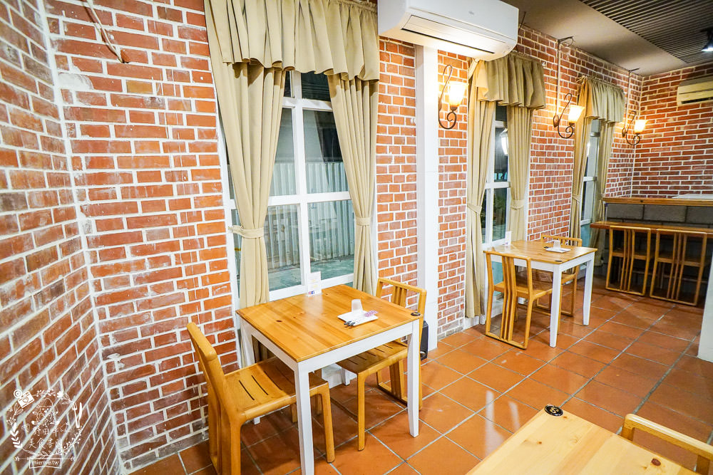 高雄[全心丼飯]CP值爆高的精緻海鮮丼飯!飲料跟冰淇淋無限享用!歐風裝潢超典雅華麗~