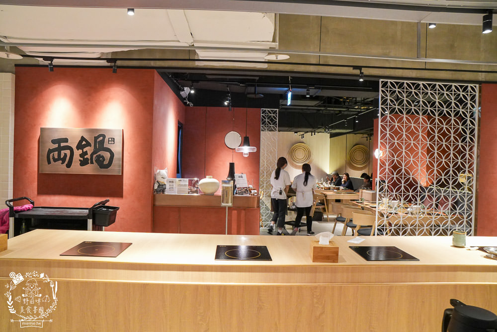 高雄[両鍋極上鍋物]隱藏在承億酒店的高級火鍋!活體龍蝦盛合上桌超霸氣!當日壽星生日幾歲送幾隻蝦