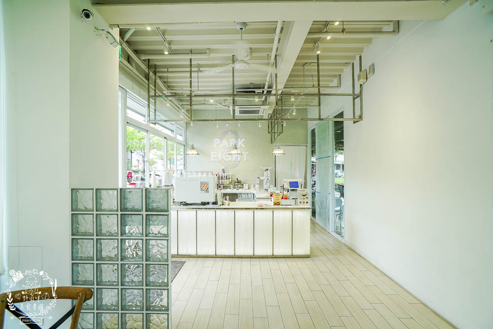 高雄[八號公園咖啡廳]文山特區網美風韓系咖啡廳!色彩夢幻的Q彈麵食人氣必點!