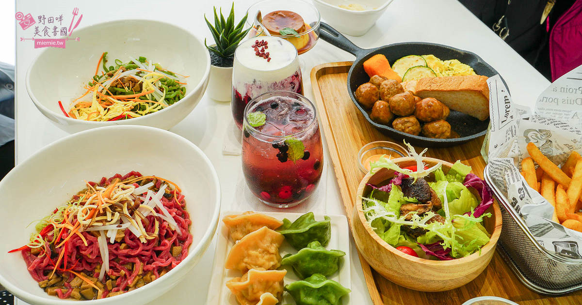 高雄[八號公園咖啡廳]文山特區網美風韓系咖啡廳!色彩夢幻的Q彈麵食人氣必點!