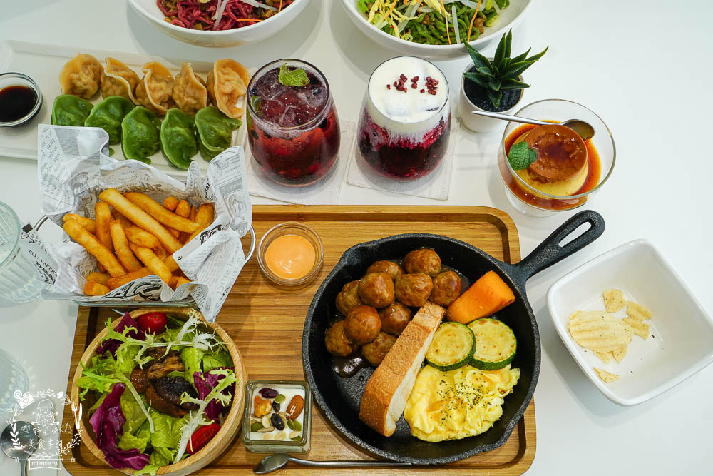 高雄[八號公園咖啡廳]文山特區網美風韓系咖啡廳!色彩夢幻的Q彈麵食人氣必點!