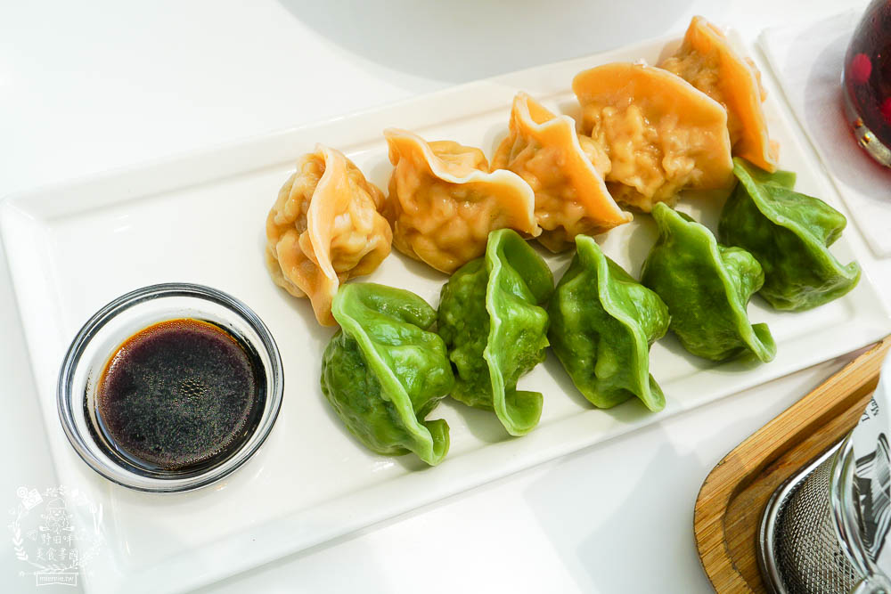 高雄[八號公園咖啡廳]文山特區網美風韓系咖啡廳!色彩夢幻的Q彈麵食人氣必點!