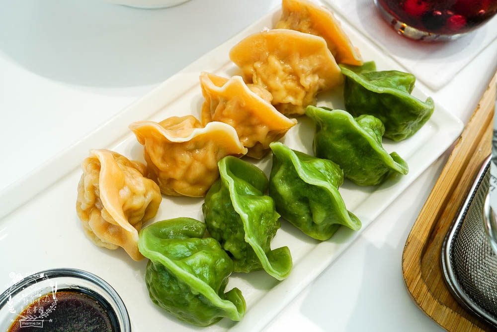 高雄[八號公園咖啡廳]文山特區網美風韓系咖啡廳!色彩夢幻的Q彈麵食人氣必點!