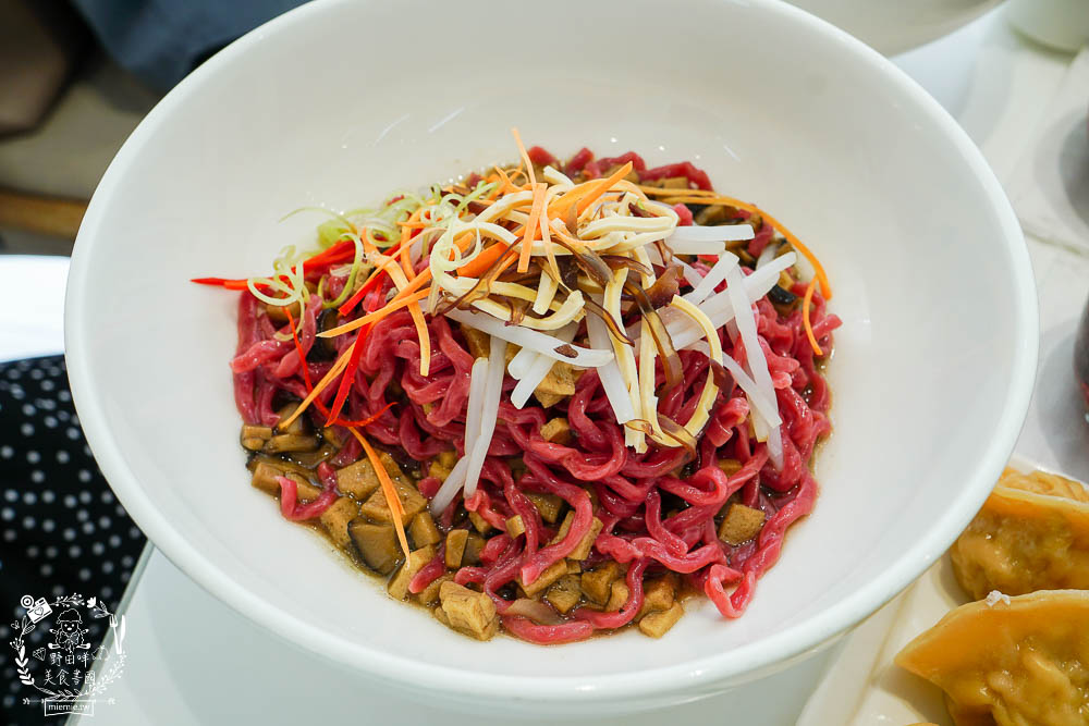 高雄[八號公園咖啡廳]文山特區網美風韓系咖啡廳!色彩夢幻的Q彈麵食人氣必點!