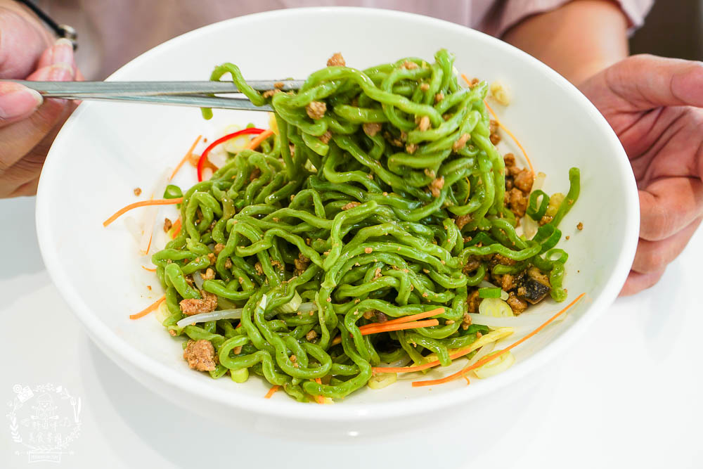 高雄[八號公園咖啡廳]文山特區網美風韓系咖啡廳!色彩夢幻的Q彈麵食人氣必點!