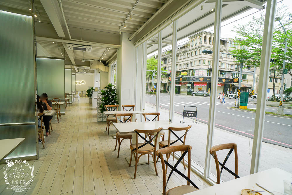 高雄[八號公園咖啡廳]文山特區網美風韓系咖啡廳!色彩夢幻的Q彈麵食人氣必點!