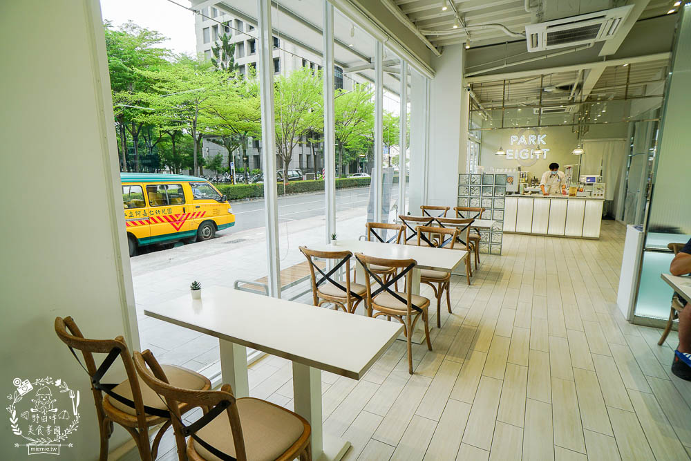 高雄[八號公園咖啡廳]文山特區網美風韓系咖啡廳!色彩夢幻的Q彈麵食人氣必點!