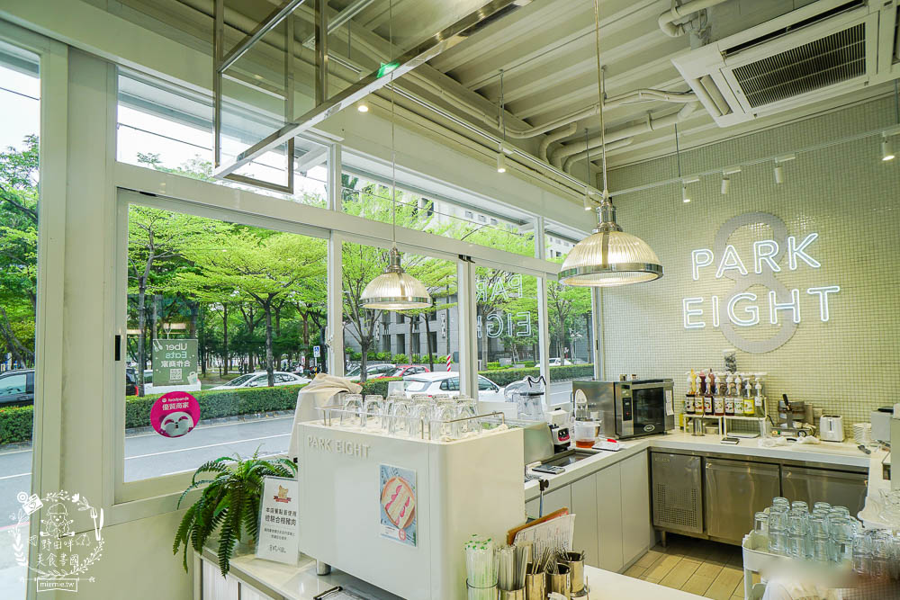 高雄[八號公園咖啡廳]文山特區網美風韓系咖啡廳!色彩夢幻的Q彈麵食人氣必點!