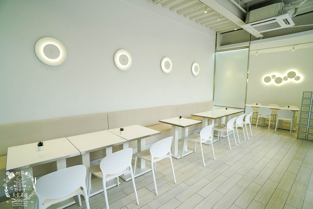 高雄[八號公園咖啡廳]文山特區網美風韓系咖啡廳!色彩夢幻的Q彈麵食人氣必點!