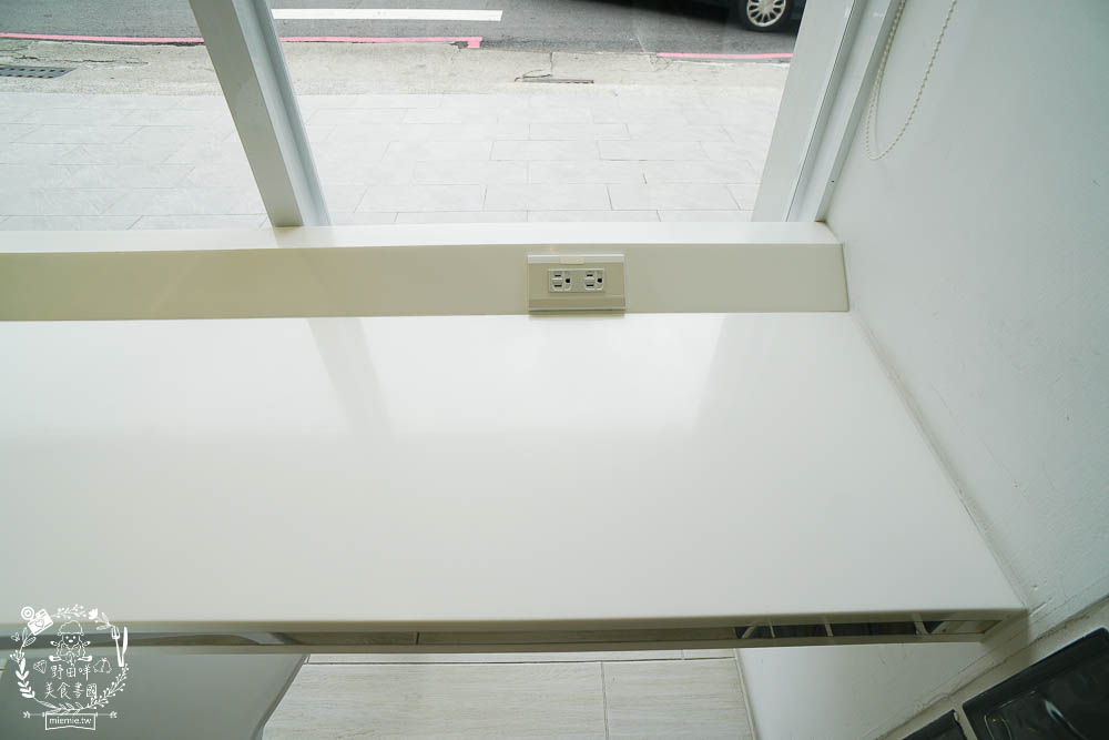 高雄[八號公園咖啡廳]文山特區網美風韓系咖啡廳!色彩夢幻的Q彈麵食人氣必點!